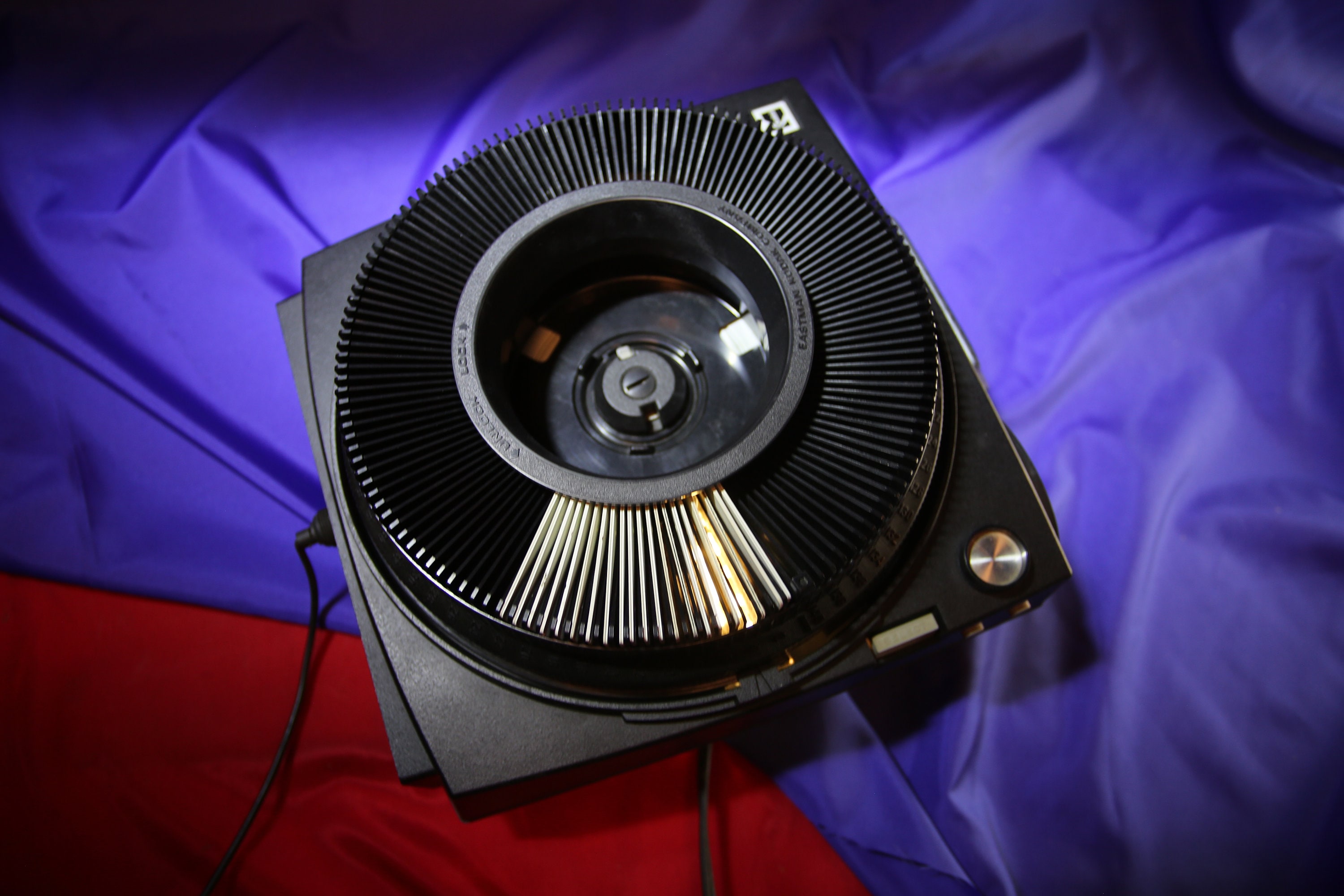 Vintage Kodak Carousel 600H 35mm Slide Projector With Remote Etsy