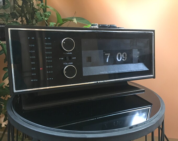 Vintage Digital Clock AM/FM Radio Longines Finish