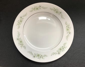 Wedgwood Westbury Bone China Dinner Plate: Floral Design (R4410)