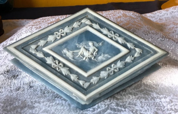 アメリカ　インコレイ社　小物入れ　宝石箱　石製 ヴィンテージインコレイストーンカメオジュエリーボックス：アメリカ製