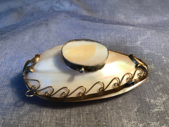 Victorian Mother of Pearl Hanging Powder/snuff Container 