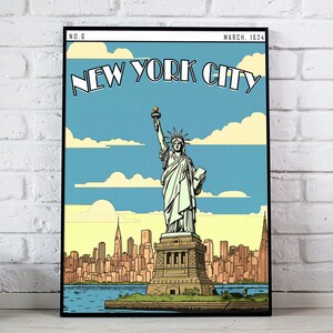 Puede incluir: Una ilustración de estilo vintage de la Estatua de la Libertad de pie frente al horizonte de la ciudad de Nueva York. La imagen está enmarcada en negro y tiene el texto "NEW YORK CITY" en letras negritas en la parte superior. El texto "NO. 6" aparece en la esquina superior izquierda y "MARCH. 1624" aparece en la esquina superior derecha.