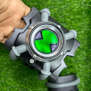 Omnitrix - Ben 10 RAT スマートウォッチケース | Samsung Galaxy Watch に適合 (スマートウォッチは付属しません)