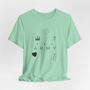 Camiseta con tatuaje de mano de JK, merchandising de la gira mundial de K-Pop, regalo para fans con prejuicios del ejército n.° 338 Heather Mint