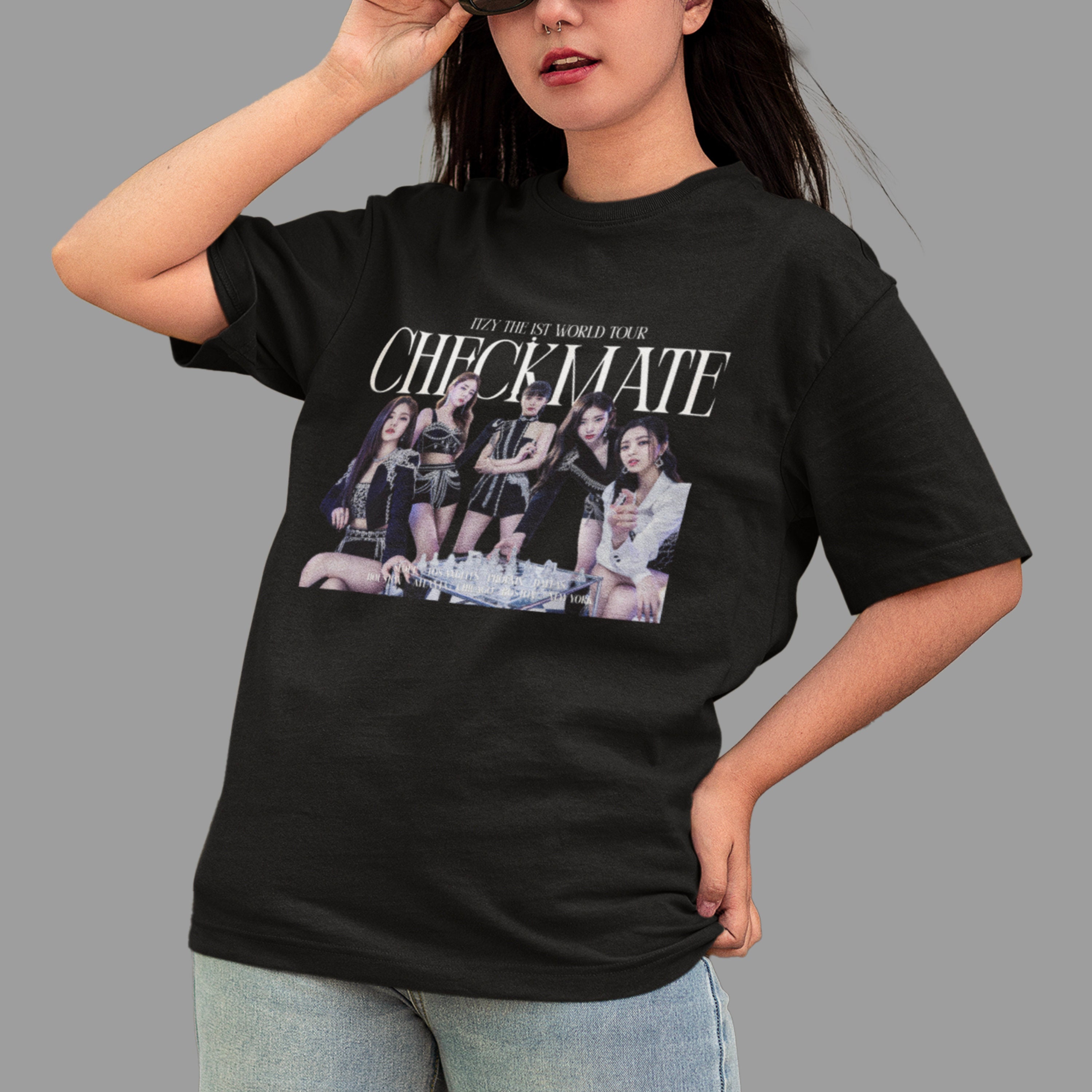 itzy CHECKMATE くじ　サイン　Tシャツ itzy CHECKMATE くじ サイン Tシャツ（ITZY T-SHIRT- THE 1ST