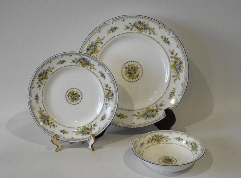 Vintage Wedgwood Bone China Dinner Set, Petersham Pattern R4536 Etsy