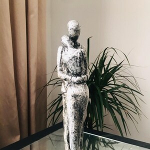 Man Hugging Woman Sculpture - Embracing Lovers - Couple in Love ...