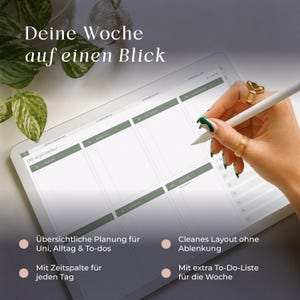 Puede incluir: Un planificador semanal digital mostrado en la pantalla de una tableta con un l&aacute;piz &oacute;ptico blanco. La interfaz presenta un dise&ntilde;o limpio con encabezados en verde salvia, columnas diarias y una secci&oacute;n de lista de tareas. Texto: 'Deine Woche auf einen Blick'.