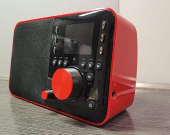 3D printed rotary knobs for the Squeezebox Radio, two-tone red and black