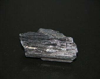Turmalina negra en bruto