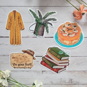 Paquete de pegatinas de comedia romántica pirata de los capitanes de OFMD: libros, pastel de naranja, mapa de aventuras y sombrero, chaqueta de batalla, planta adecuada