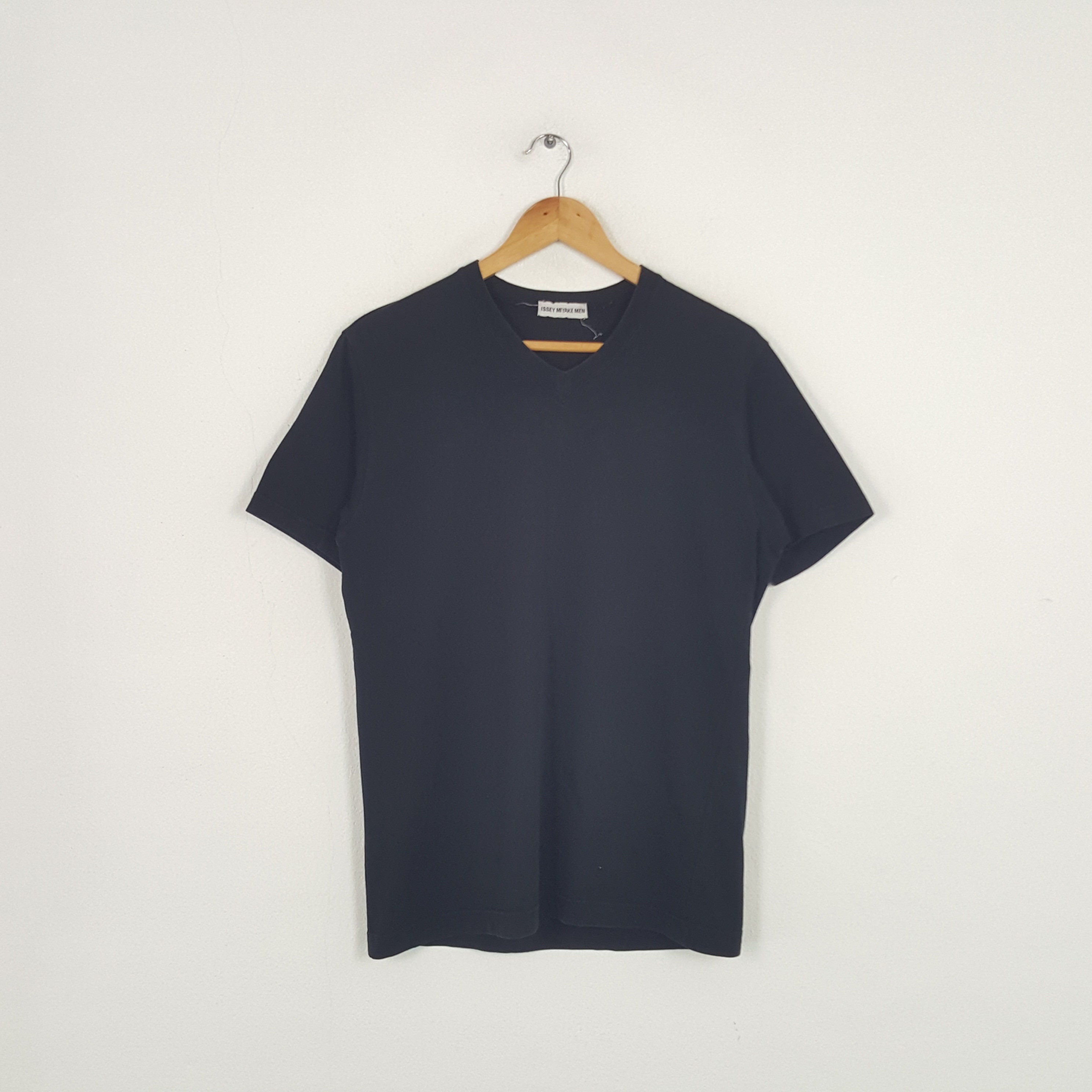 MAX80%OFF／セール開催中 Vintage Etsy - T-shirt Neck V Designer Japanese Miyake Issey トップス