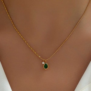 Dainty Water Drop Green Pendant Necklace • Minimalist Necklace • Dainty • Ball link chain