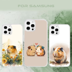 Może przedstawiać: Trzy etui na telefon z białym tłem i wzorem kreskówkowych świnek morskich. Etui na telefon są do telefonów Samsung. Wzór na lewym etui przedstawia pojedynczą świnkę morską z żółtymi kwiatami. Wzór na środkowym etui przedstawia dwie świnki morskie z sercami. Wzór na prawym etui przedstawia pojedynczą świnkę morską z akwarelowym tłem.