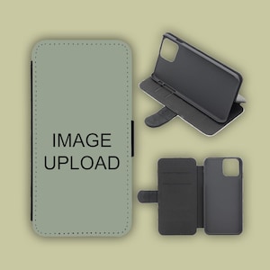 Könnte beinhalten: Eine hellgrüne Handyhülle mit den schwarzen Worten "IMAGE UPLOAD". Die Hülle wird in drei verschiedenen Positionen gezeigt: geschlossen, offen und mit eingelegtem Telefon. Die Innenseite ist schwarz und die Hülle hat einen Magnetverschluss.
