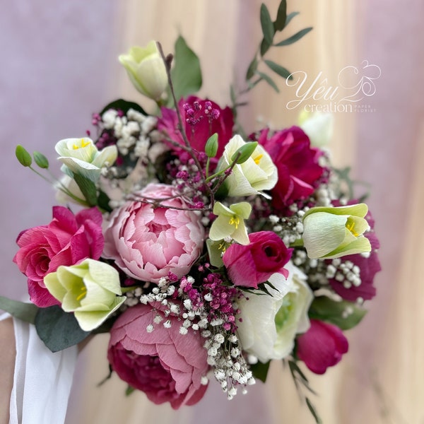 Bouquet de mariée avec fleurs en papier et fleurs fraîches