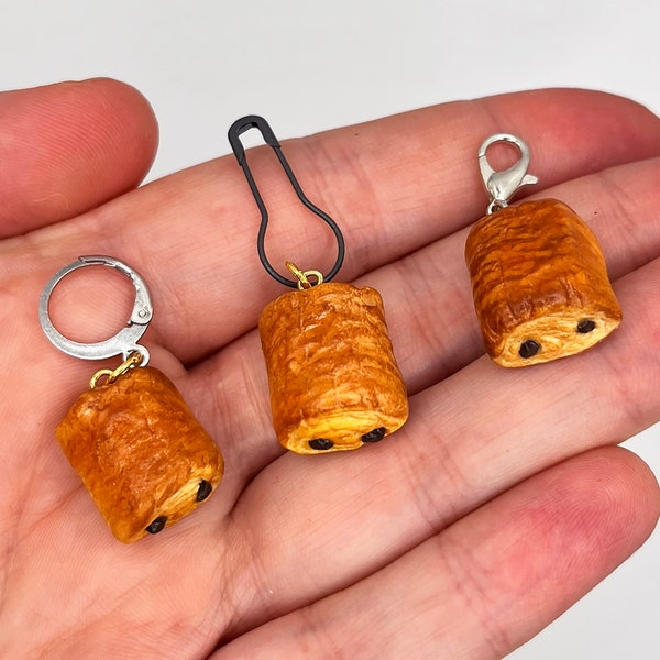 Schoko Croissant Stitch Marker | Maschenmarkierer | Fortschrittsanzeiger | Charm | Polymer Clay | Stricken | Häkeln | Miniatur Food