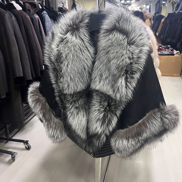 Stylish Fur Cape for Her - Ideal Gift for Any Occasion Fur Jacket