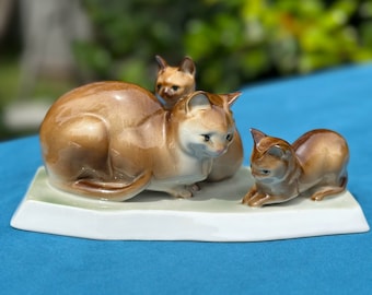 Zsolnay Porzellan Katzen- und Kätzchen-Familiengruppe, Vintage Handbemaltes ungarisches Porzellan
