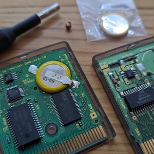 Reino Unido: Reemplazo de batería de juegos de Gameboy y GBA y restauración del estado de guardado