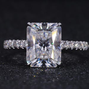IGI Certified Lab Grown Radiant Cut Diamond Engagement Ring: 2.50 Carat, Hidden Halo