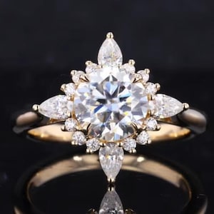 Lab Grown Diamond Starburst Ring: 18k Yellow Gold Flower Halo