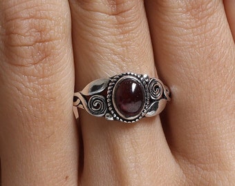 Anillo granate, anillo de plata de ley 925, anillo de cristal curativo, joyería hecha a mano Boho, anillo delicado, anillo de piedras preciosas, regalo personalizado para ella