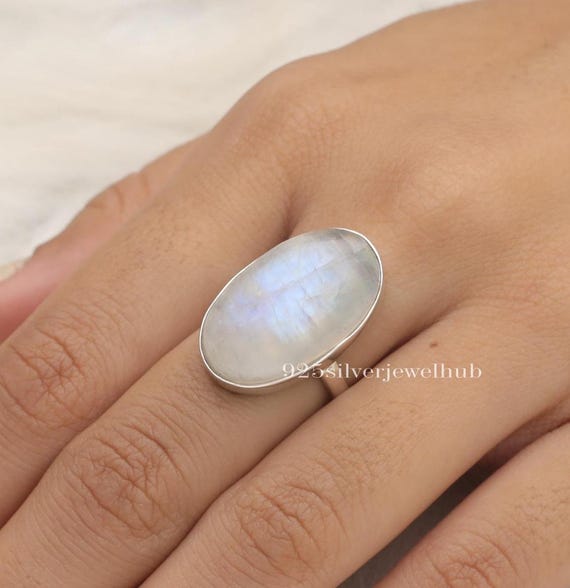 Anello fatto a mano con pietra di luna arcobaleno