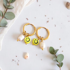 Hoop earrings with smiley and pearl pendant made of stainless steel in gold and silver 16 mm diameter