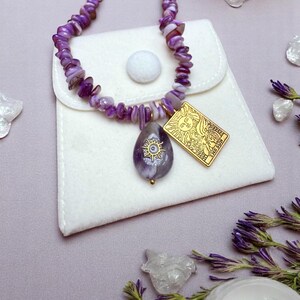 Collana con pietre preziose viola, carte dei tarocchi e ciondolo con pietre preziose, pezzo unico Boho Sole