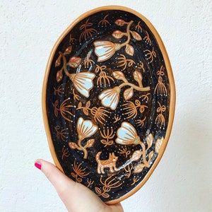 Cheese Board With Blue Flower Sgraffito / Ceramic Floral Platter / Unique Illustrated Terracotta Dish / Original Gift For A Friend