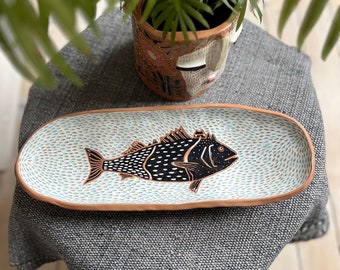 Wedding Gift Pottery Plate With Black Fish / Sgraffito / Footed Sgraffito Plate / Unique Illustrated Ceramic Dish / Original Gift For Friend