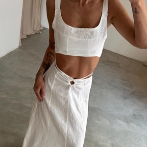 Abito estivo in lino, abito da sposa con spacco sulla schiena, abito boho in lino annodato, top con gonna lunga, abito da spiaggia, abito da dea greca, regali per lei