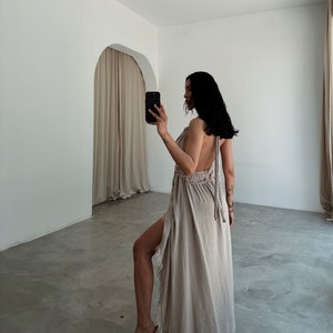 Robe asymétrique en lin, Robe de déesse, Robe fendue haute, Robe d'invitée pour un mariage, Robe longue d'été, Robe de mariée de plage dos nu, Cadeau pour elle image 1