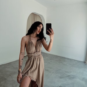 Robe asymétrique en lin, Robe de déesse, Robe fendue haute, Robe d'invitée pour un mariage, Robe longue d'été, Robe de mariée de plage dos nu, Cadeau pour elle image 2