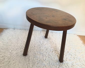 Taburete Milk de los años 50, madera, 3 patas, mesa baja vintage de mediados de siglo