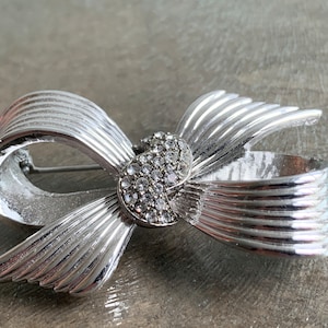 JOMAZ Brooch Ribbon Silver tone Rhinestone Vintage
