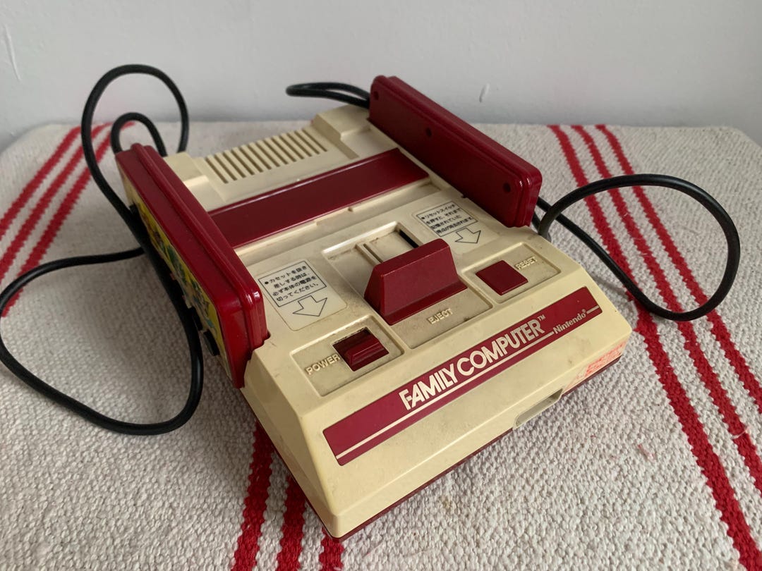 Family Computer Original 0s NINTENDO Original Family Computer JUNK Made in Japan Vintage Famicom ...