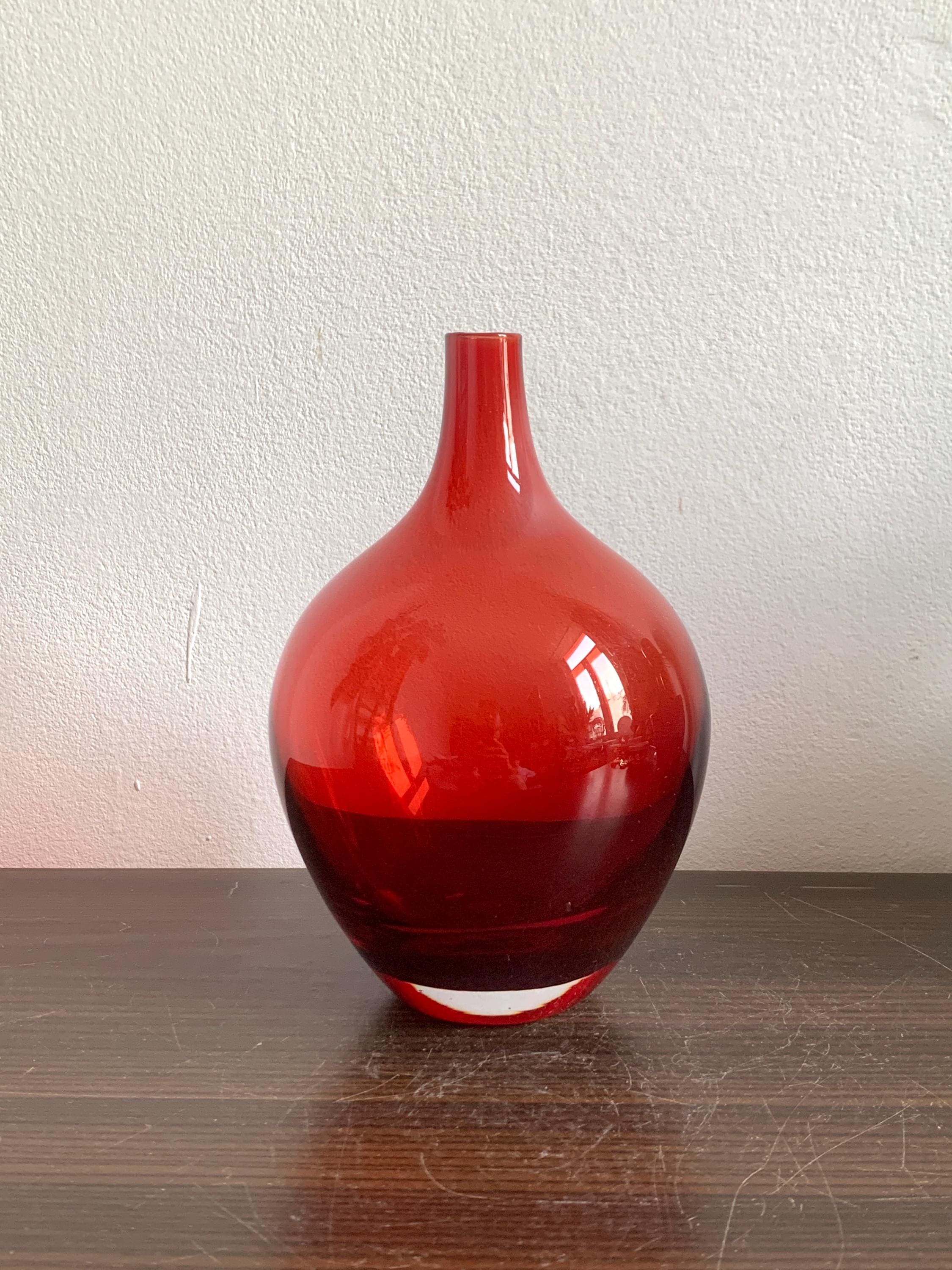 Vaso per fiori in vetro rosso vintage grande