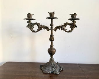 Candelabro de latón de los años 20, 3 brazos, antiguo, grande