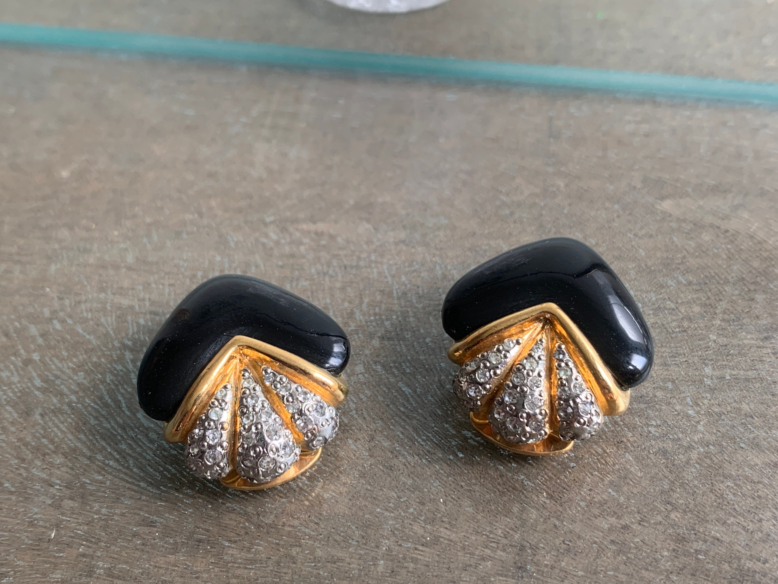 VOGUE BIJOUX Earrings Gold Black Heart Large Vintage VOGUE BIJOUX Earrings Gold Black Heart Large Vintage