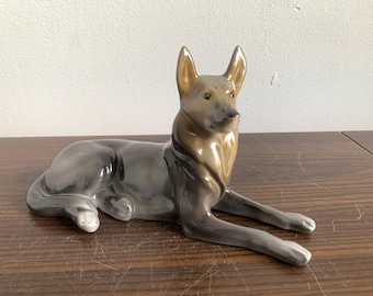 ヴィンテージのアクインクム磁器製羊飼いの置物：手描きのハンガリー