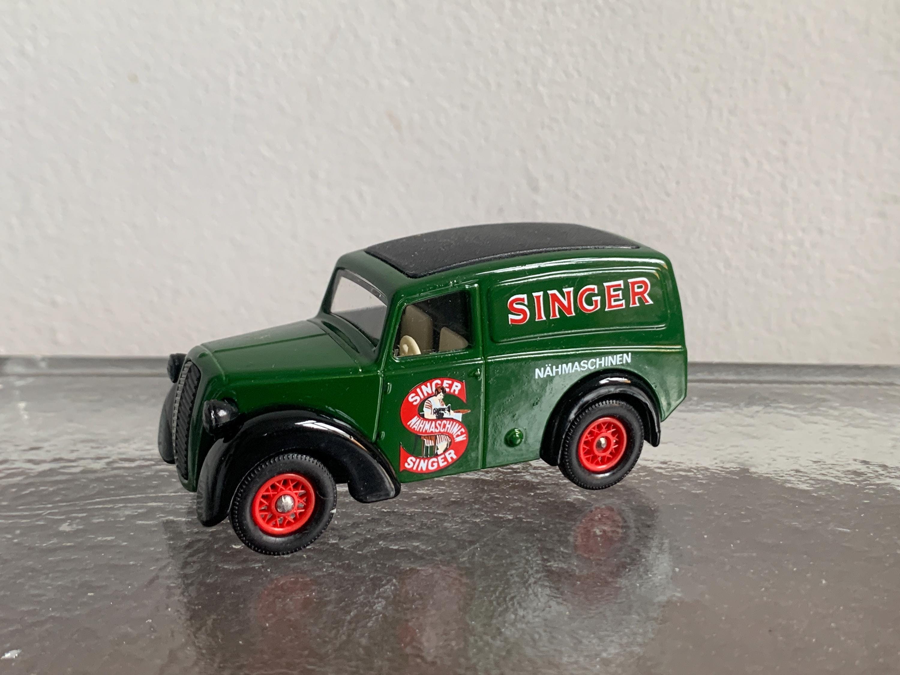 Days Gone 1950 Morris Made in England Singer Sewing Machine