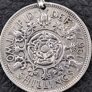 England Reversable Central Tudor Rose/Queen Elizabeth II Coin Pendant Necklace