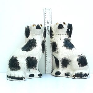 Par de Staffordshire King Charles Spaniels genuinos del siglo XIX.