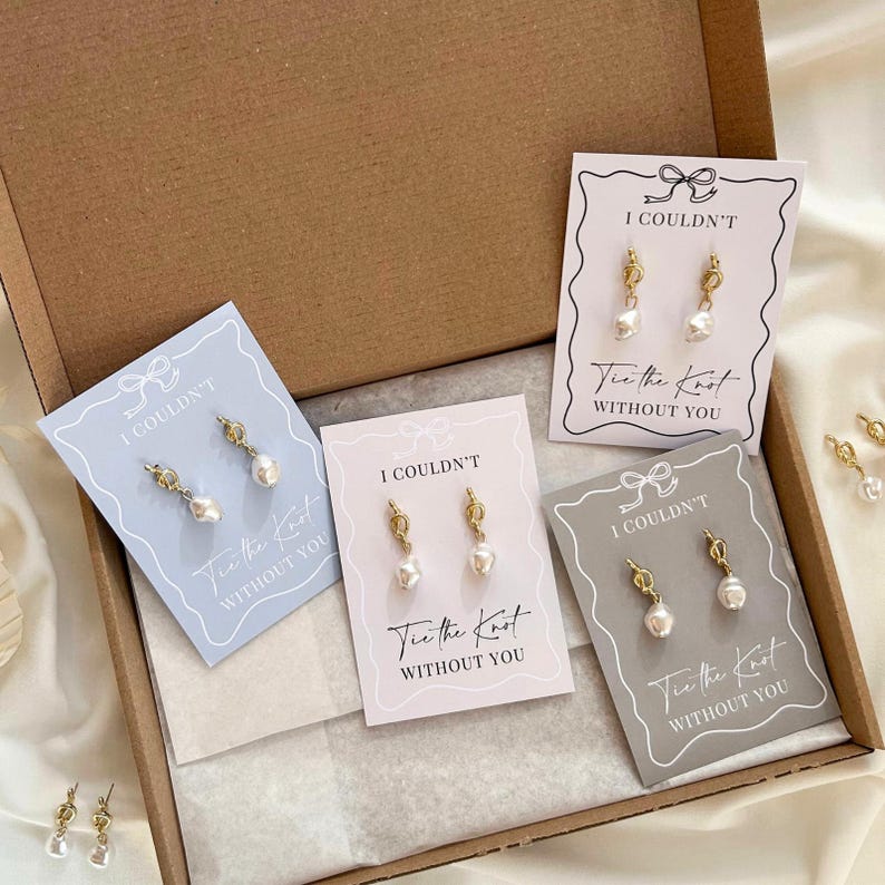 Pendientes de perlas para pedirle a una dama de honor que la acompañe, regalos de joyería para damas de honor de boda, chapados en oro o plata. imagen 7