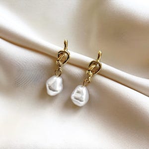 Pendientes de perlas para pedirle a una dama de honor que la acompañe, regalos de joyería para damas de honor de boda, chapados en oro o plata. imagen 8