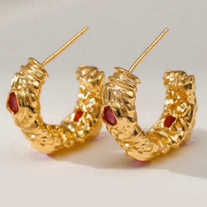 18kt gold-plated hoop earrings with red gemstones /quiet luxury earrings/Gift for her/hammered hoop earrings
