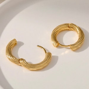 Créoles en corde torsadée en plaqué or 18 ct/cadeau pour elle/minimaliste moderne/petite créole