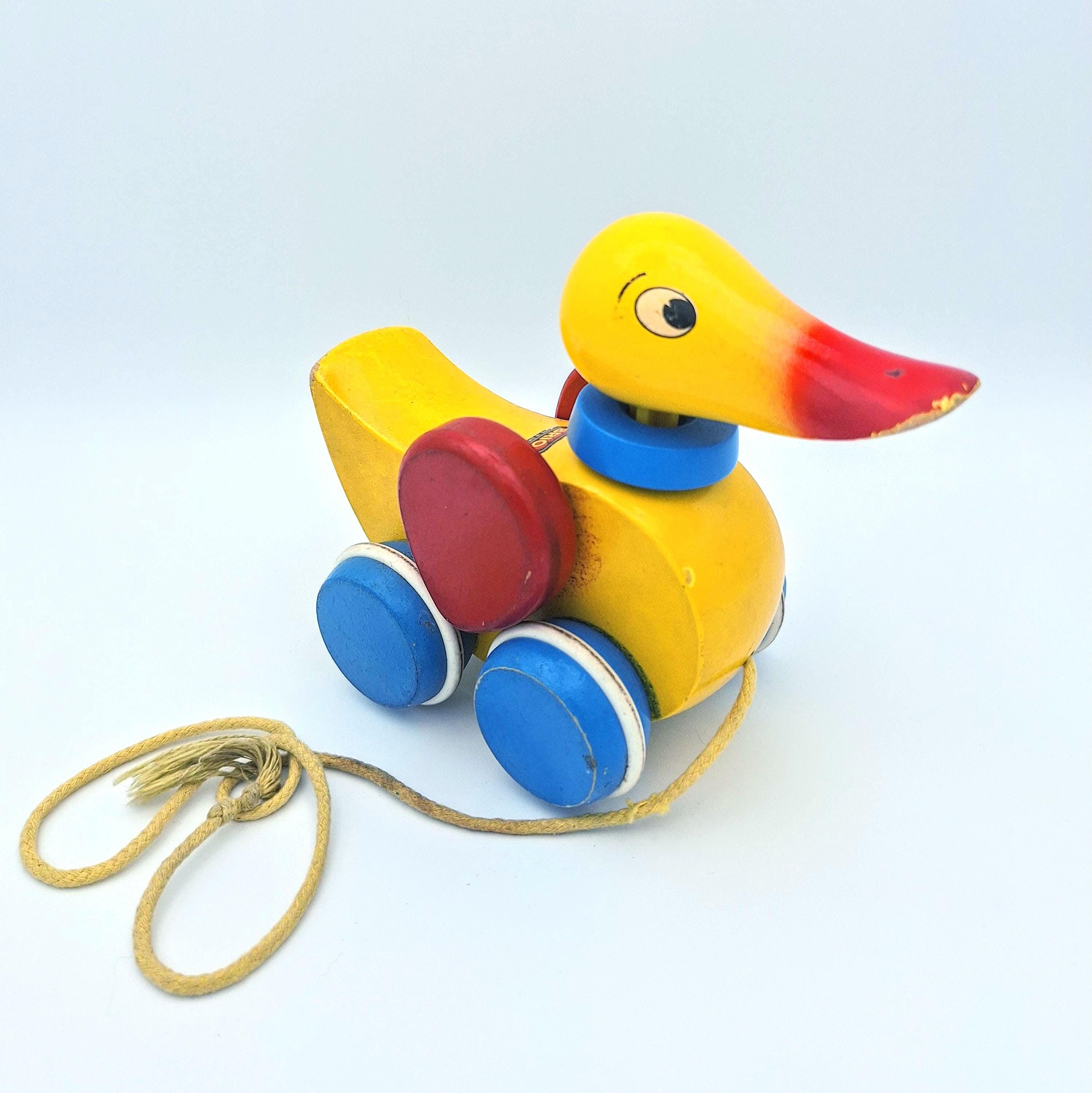 Wooden Pull along Toy Duck: Classic Fun for Kids' Playtime
